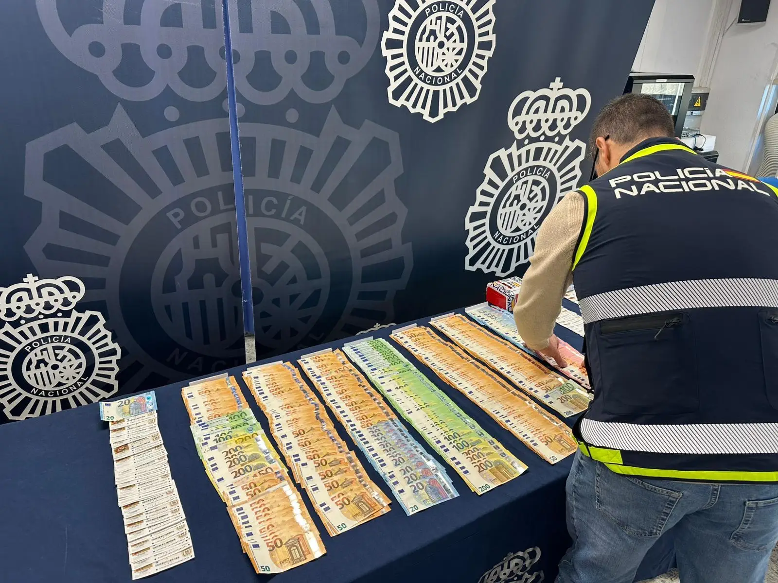 Maxi operazione di polizia in Spagna contro la criminalità organizzata internazionale.