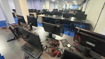 Çmontohen qendrat e thirrjeve dhe dhjetë të arrestuar në një rast mashtrimi online prej 50 milionë eurosh