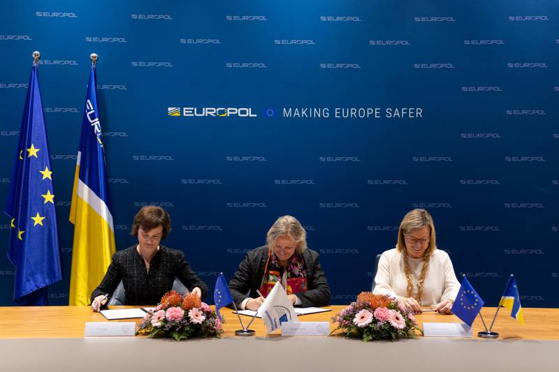 Europol welcomes the European Investment Bank to its secure information  exchange network | Europol