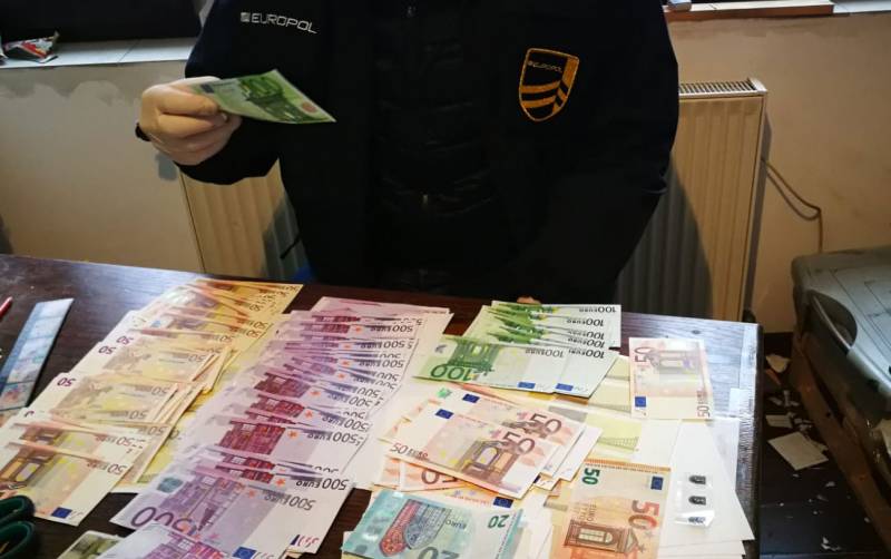 Poner a prueba o probar Campaña Doctrina Half a million in fake euros seized in Romania | Europol