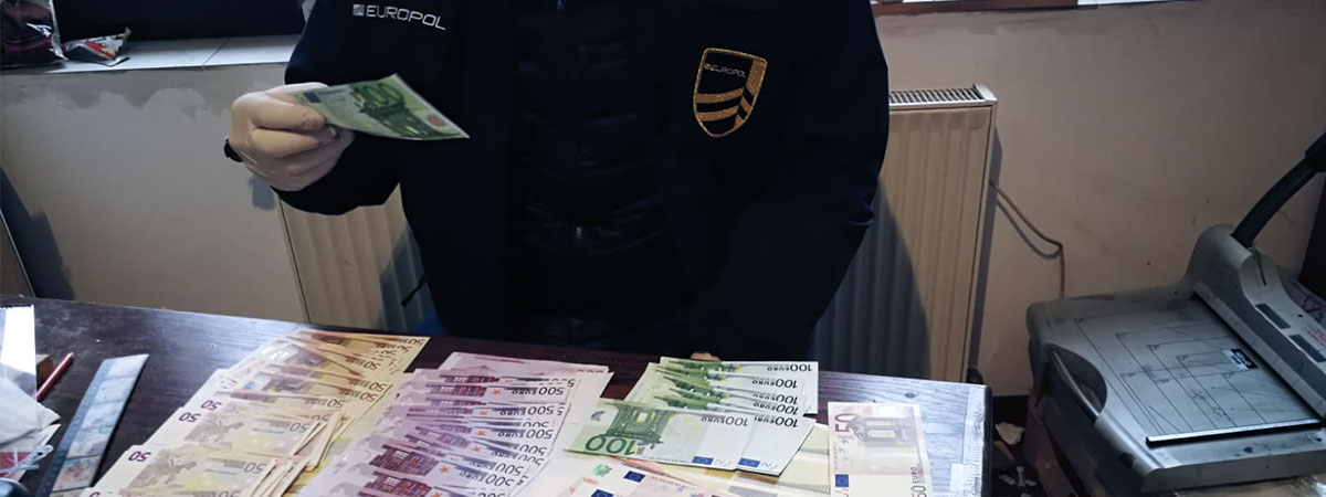 O jumătate de milion de euro fals confiscat în România O jumătate de milion de euro fals confiscat în România
